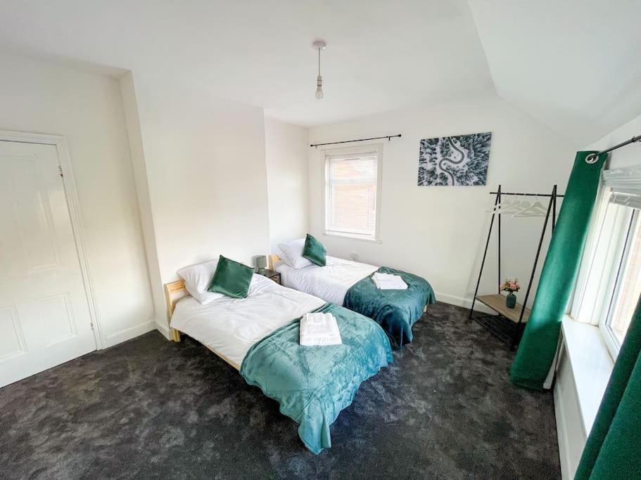 Perfect For Contractors & Families! 7 Beds Free Parking Apartment Бирмингам Екстериор снимка