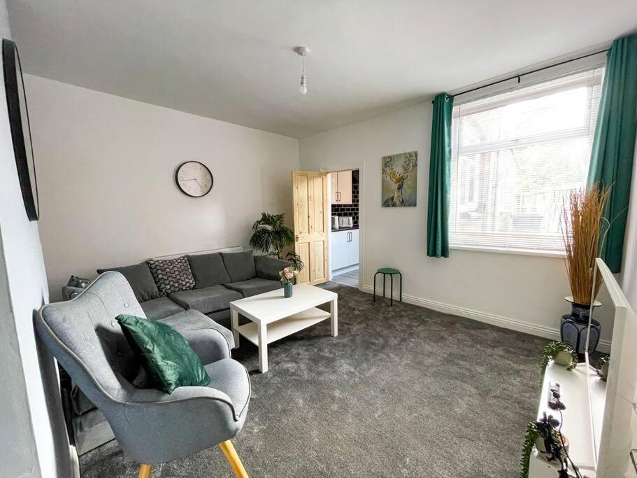 Perfect For Contractors & Families! 7 Beds Free Parking Apartment Бирмингам Екстериор снимка