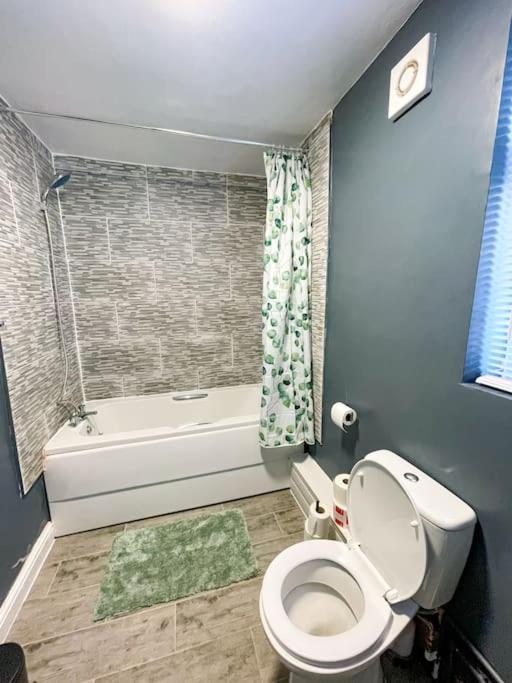 Perfect For Contractors & Families! 7 Beds Free Parking Apartment Бирмингам Екстериор снимка
